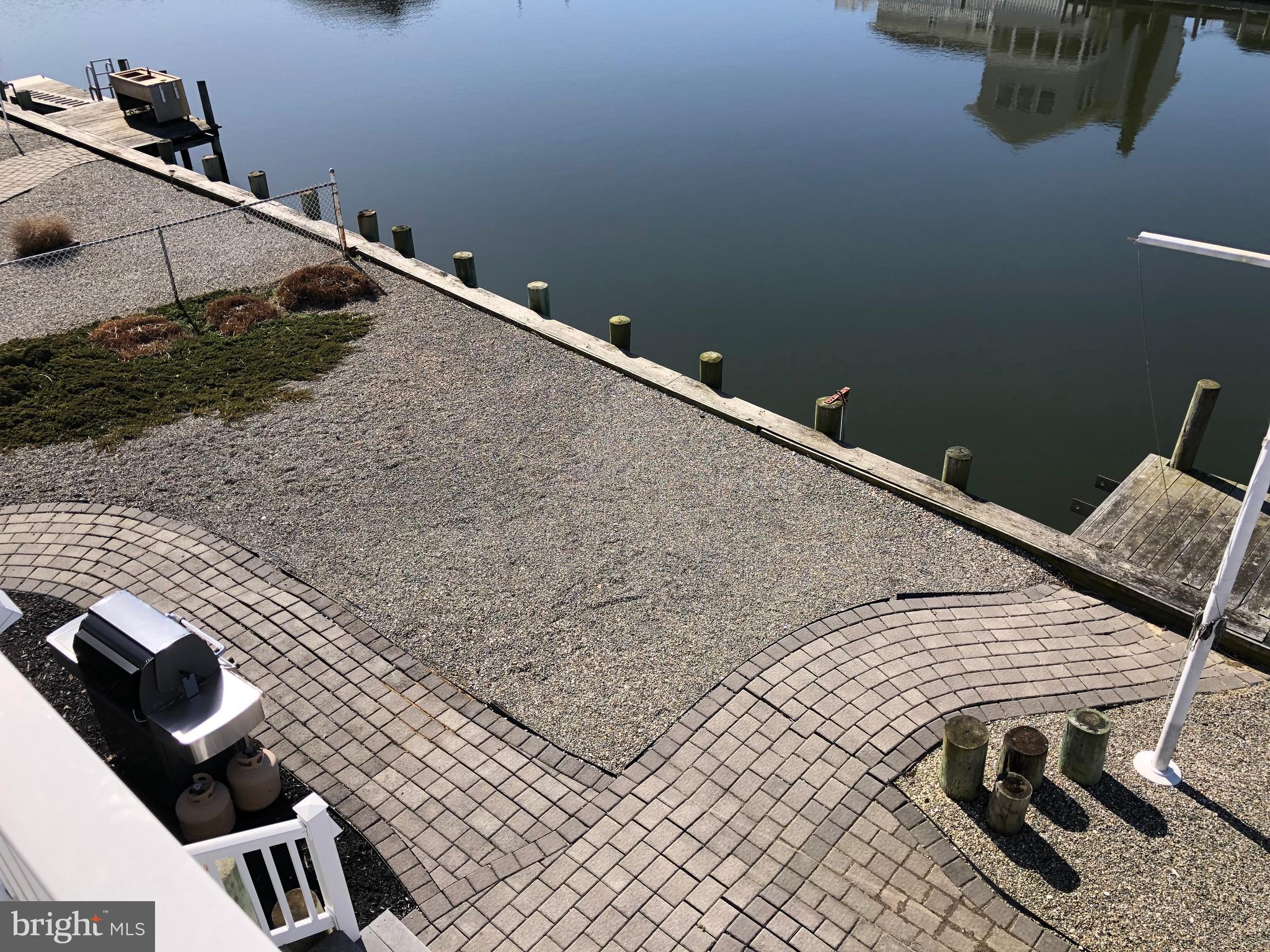 22 Beach Dr