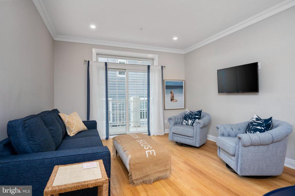 510 N Bay Ave #208