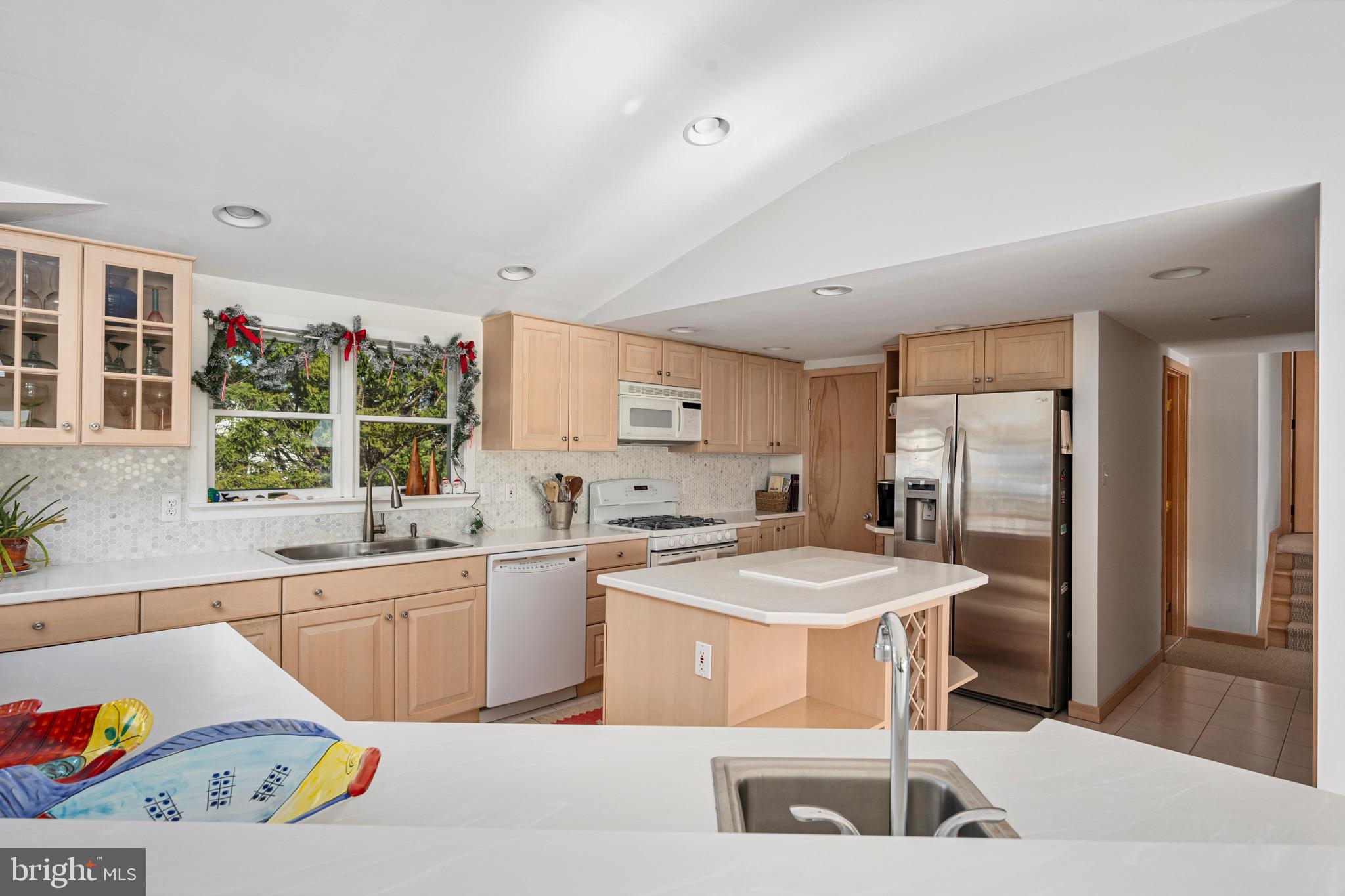 115 W Kimberly