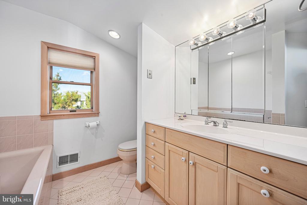 115 W Kimberly