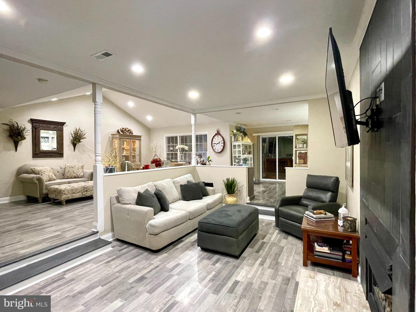 1074 Buccaneer Ln