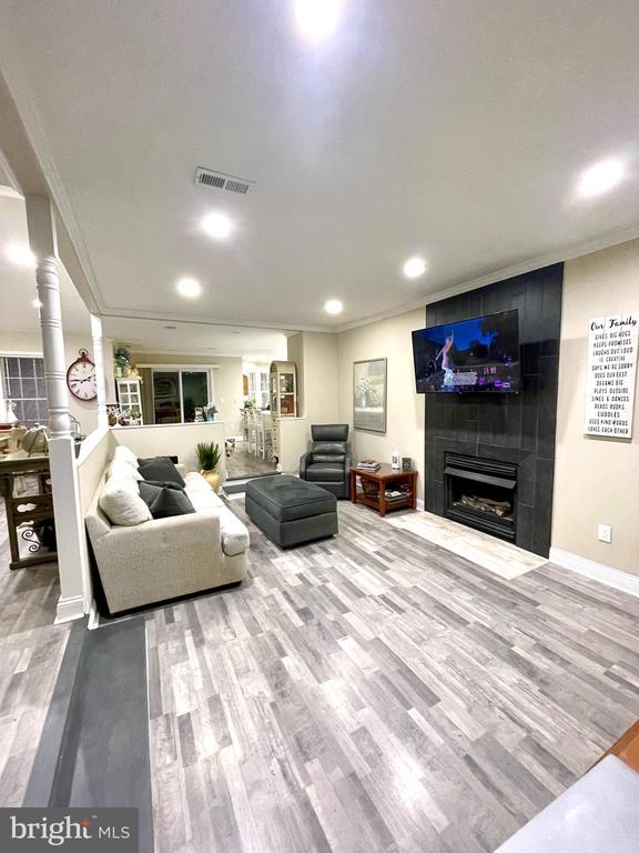 1074 Buccaneer Ln