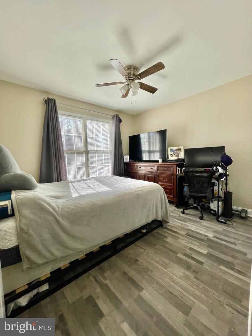 1074 Buccaneer Ln