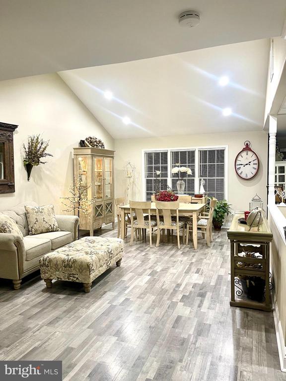 1074 Buccaneer Ln