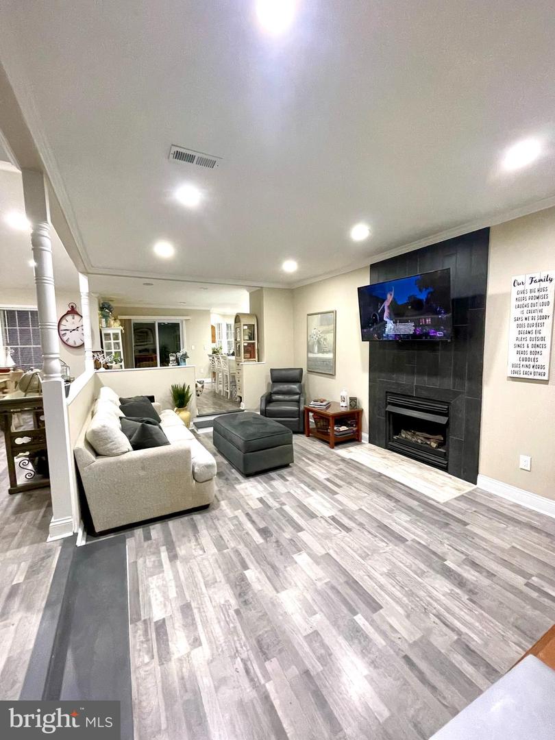 1074 Buccaneer Ln