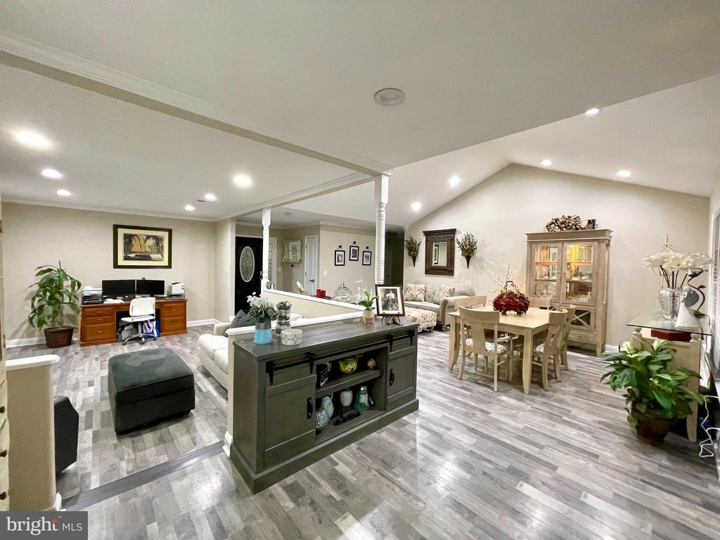 1074 Buccaneer Ln