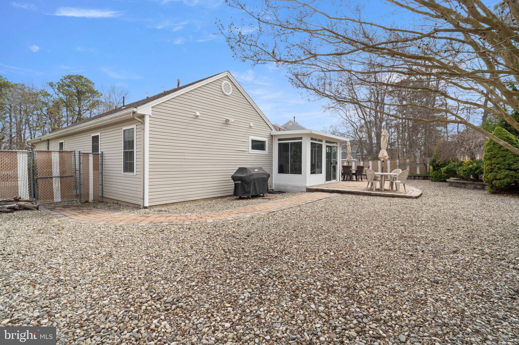 272 Buoy Ave