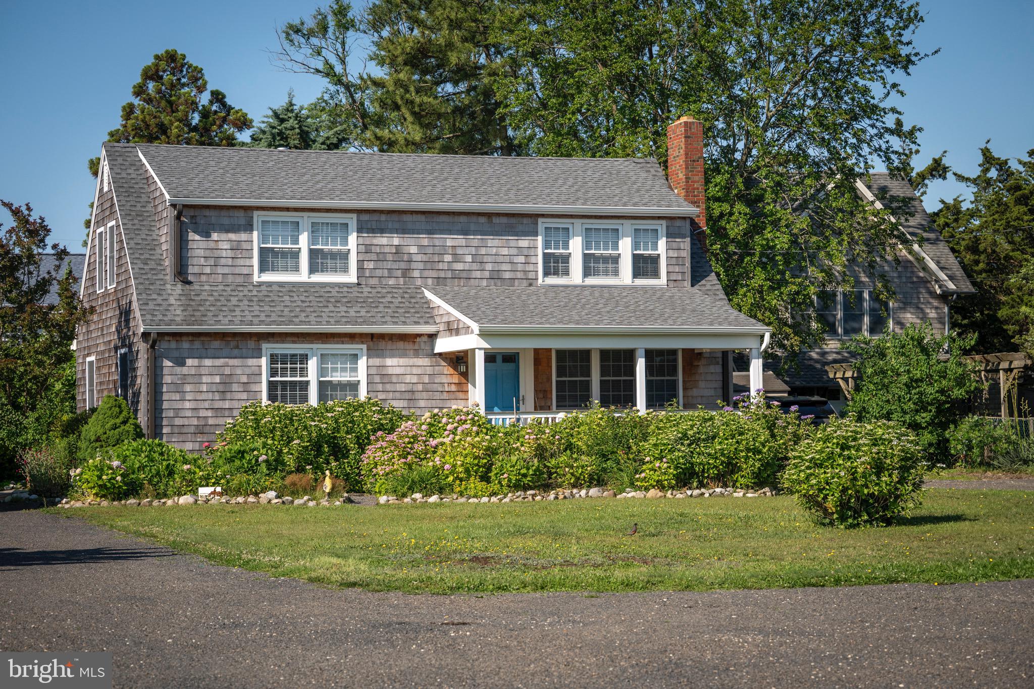 6 W 11 St