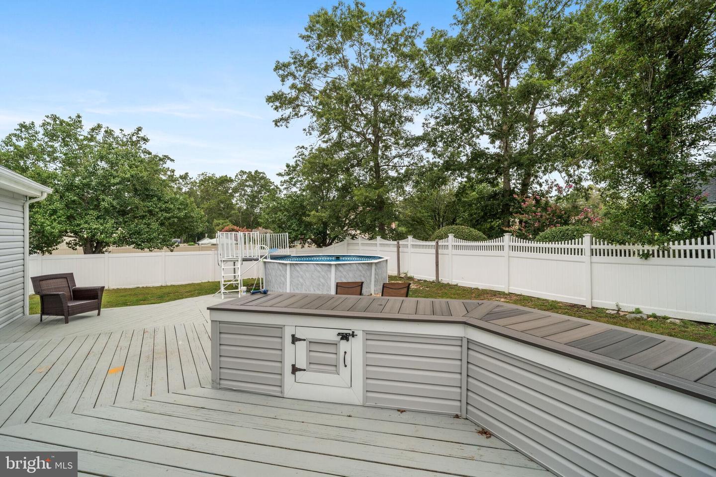 217 Lazy Oak Ln