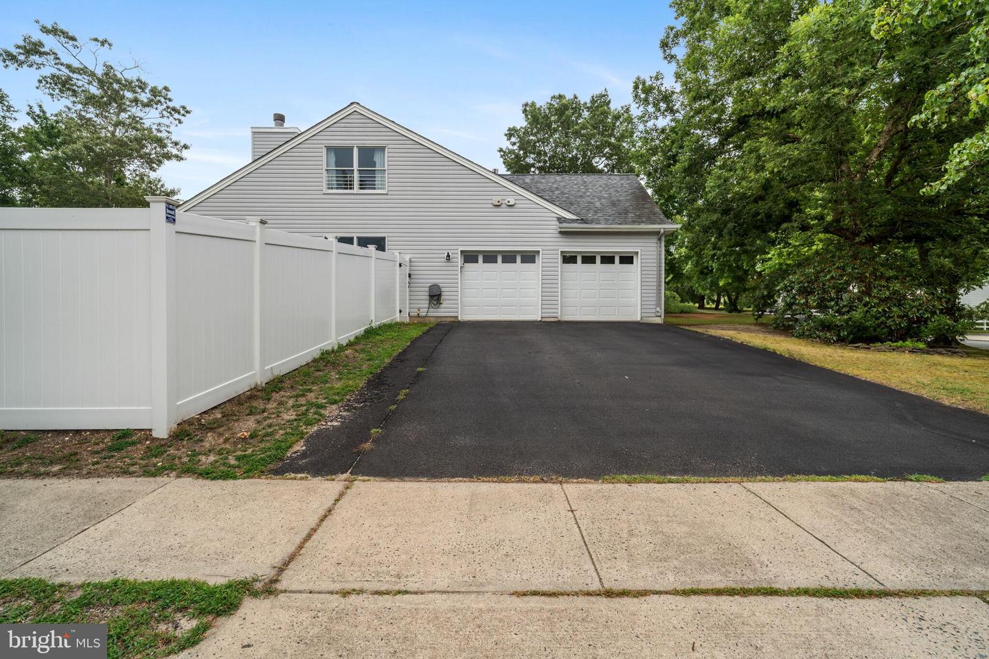 217 Lazy Oak Ln