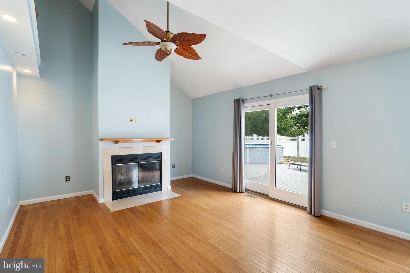 217 Lazy Oak Ln