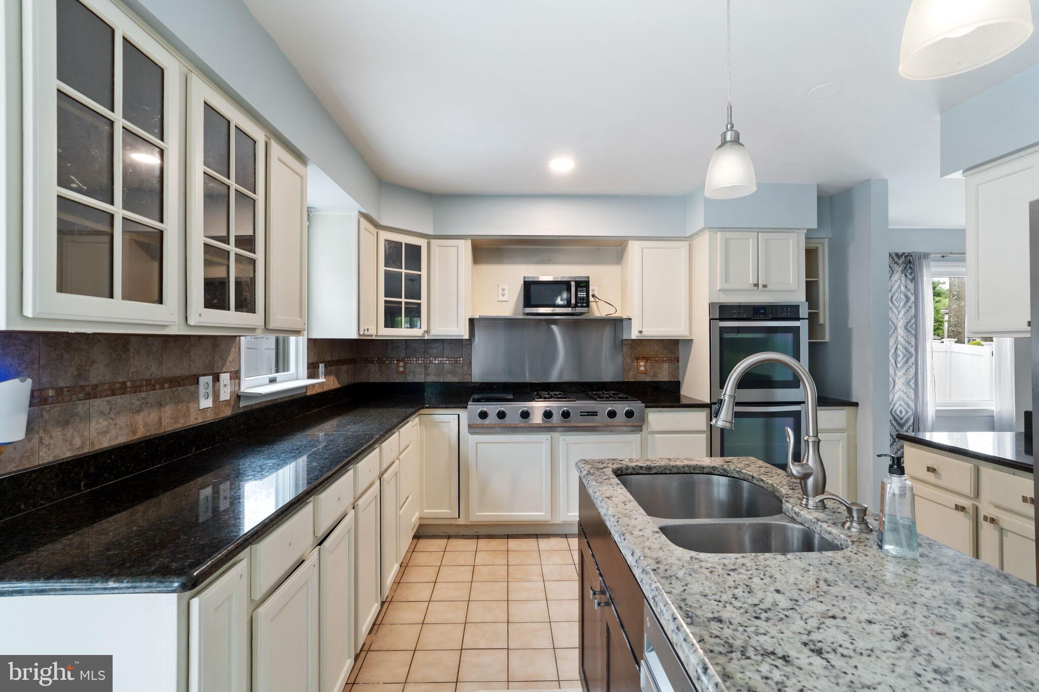 217 Lazy Oak Ln