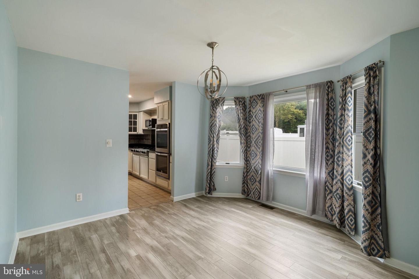 217 Lazy Oak Ln