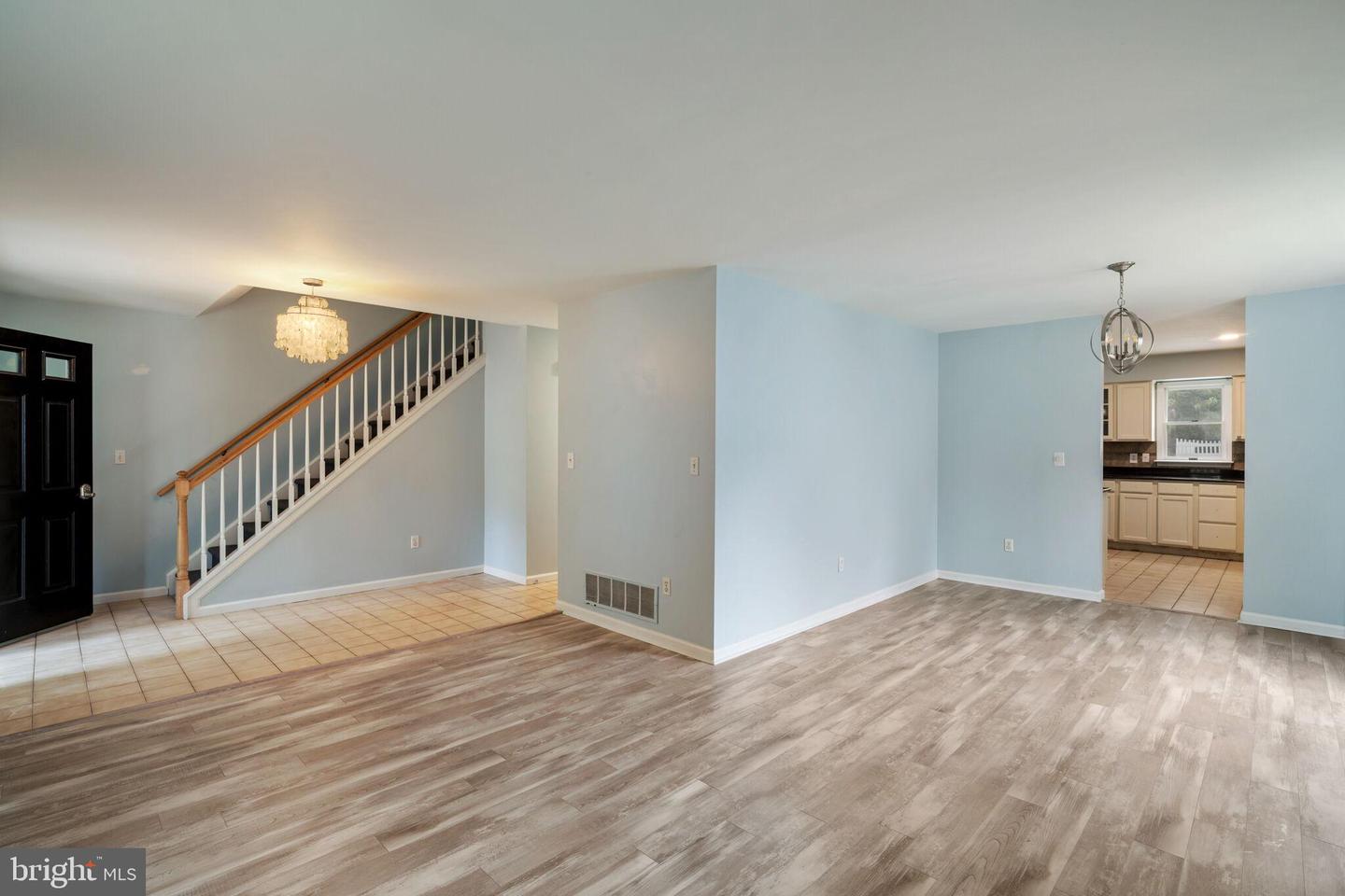 217 Lazy Oak Ln