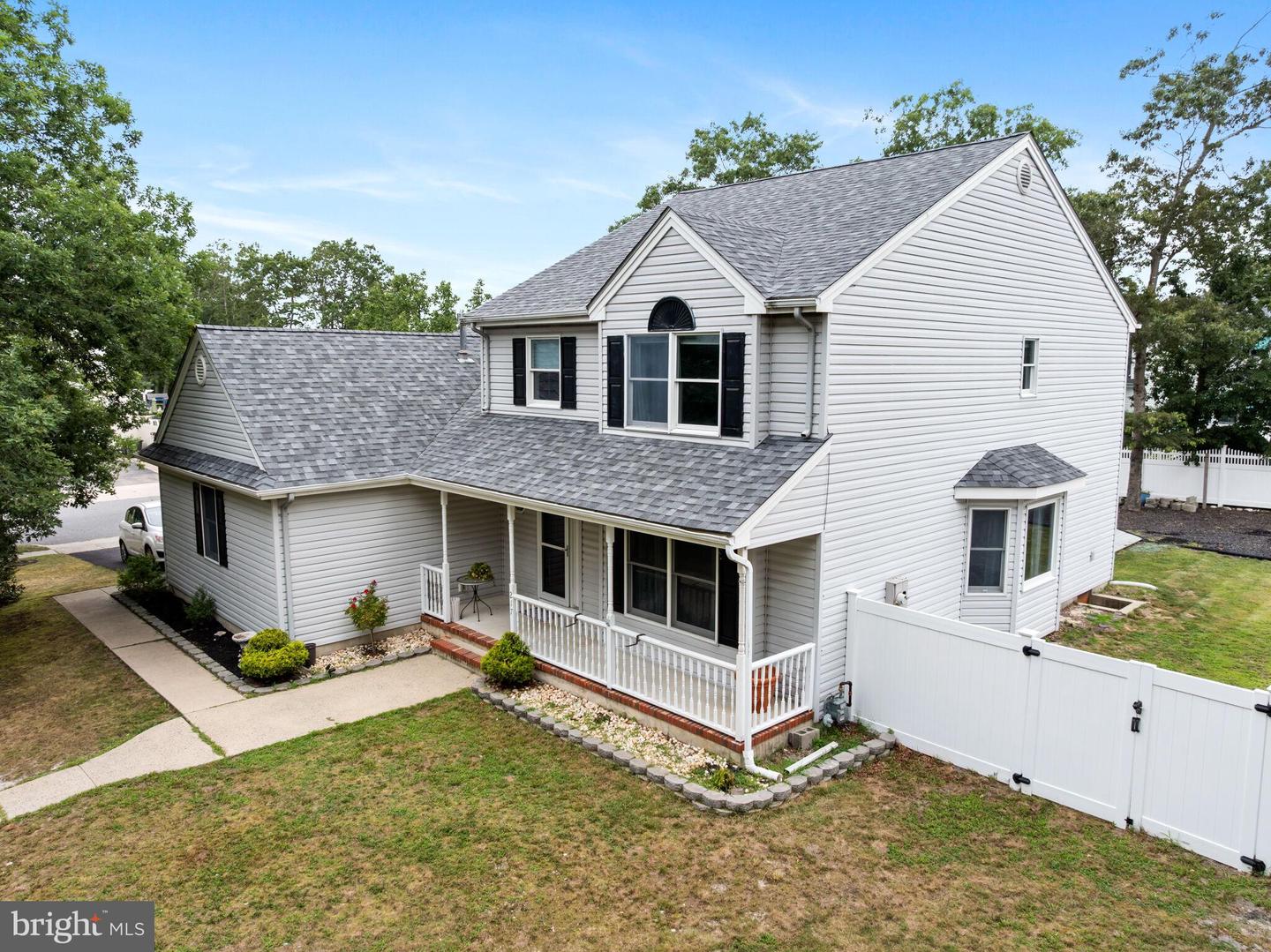 217 Lazy Oak Ln