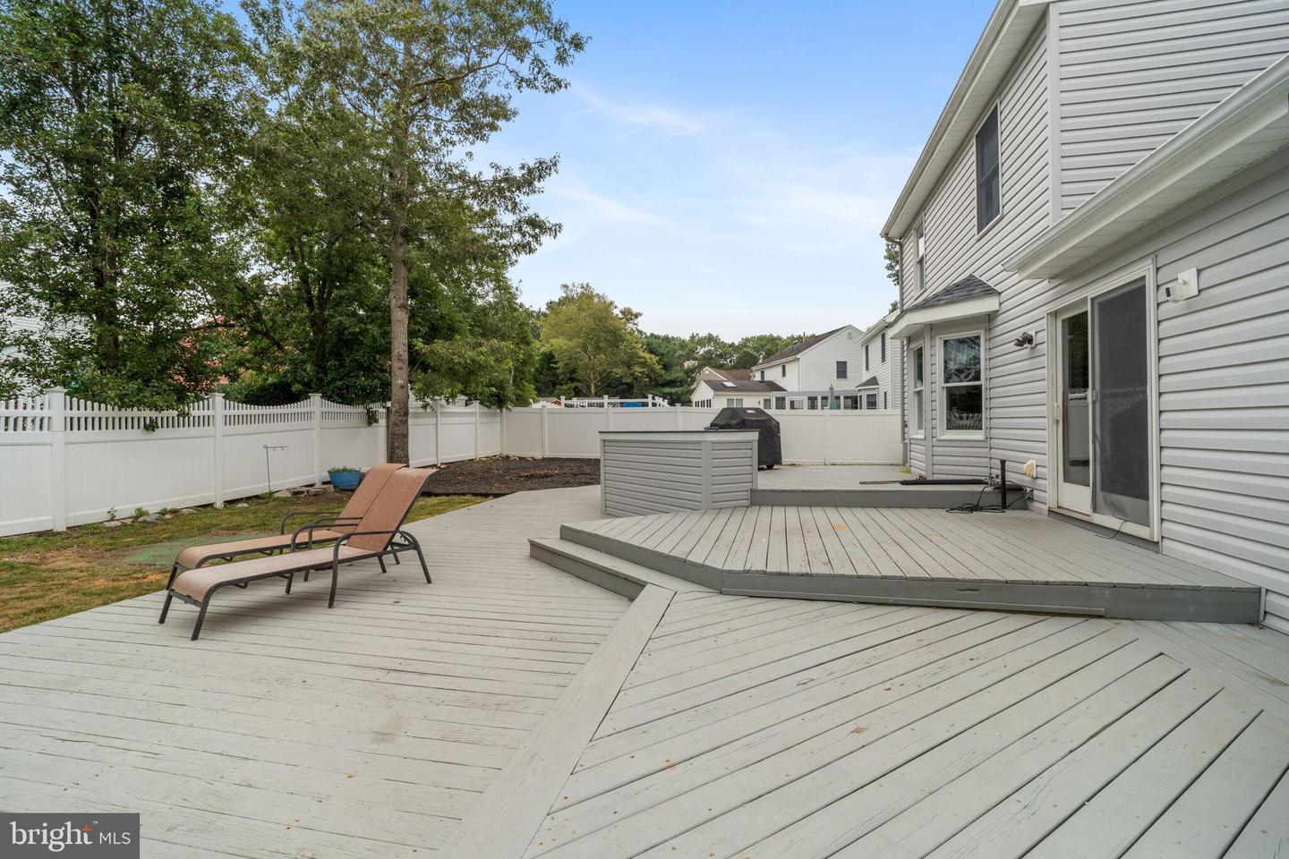 217 Lazy Oak Ln