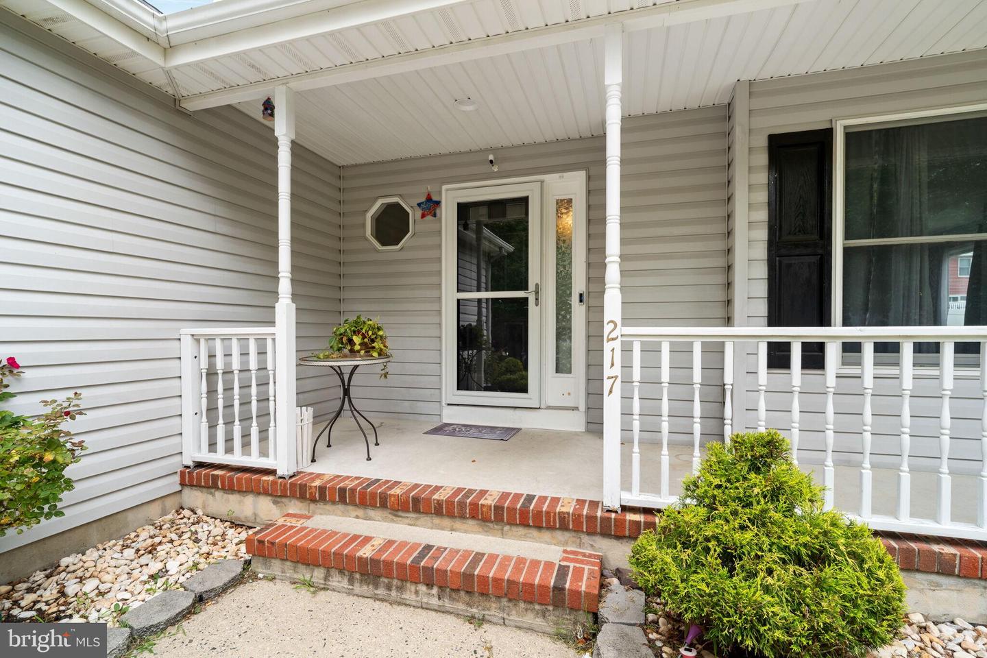217 Lazy Oak Ln