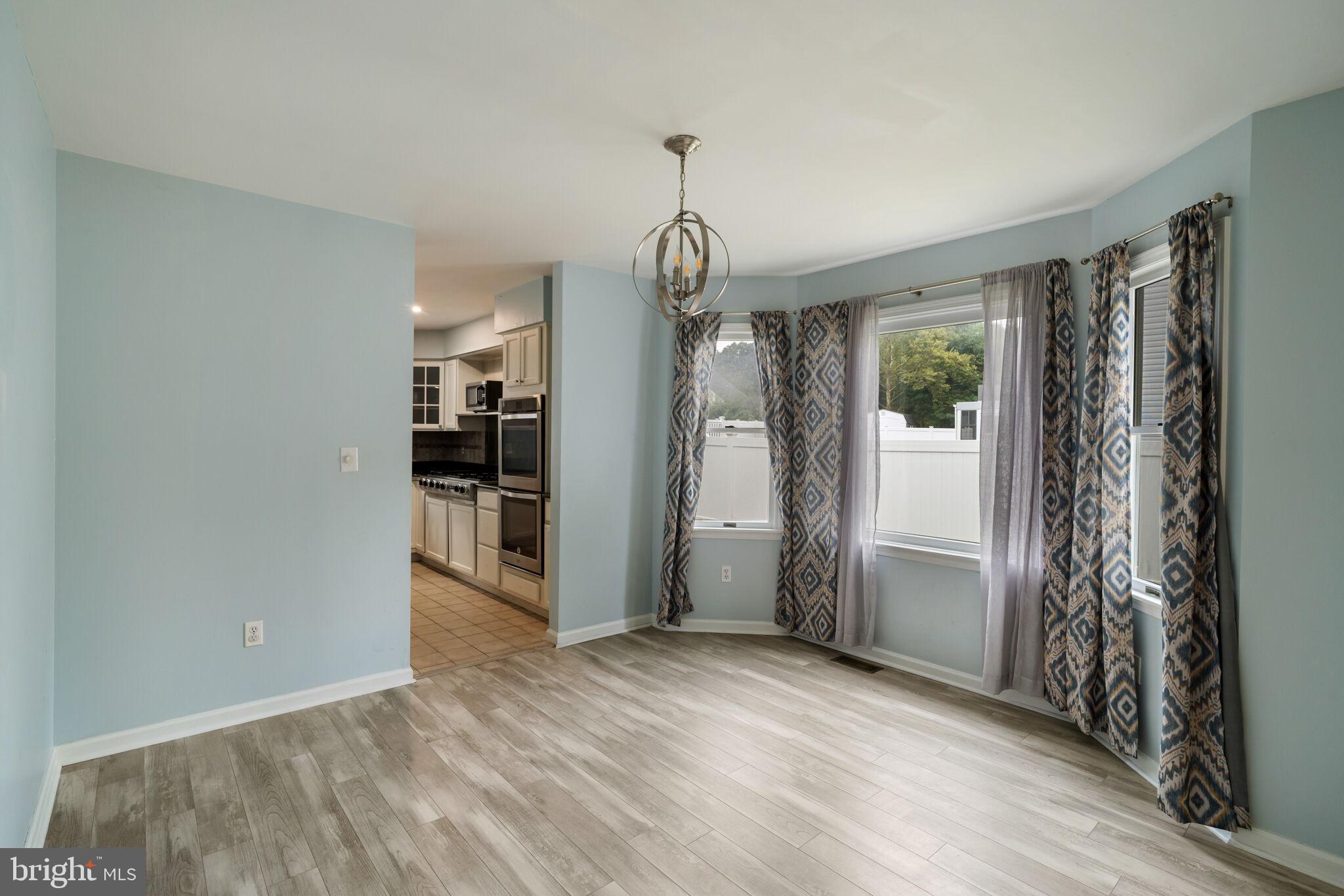 217 Lazy Oak Ln