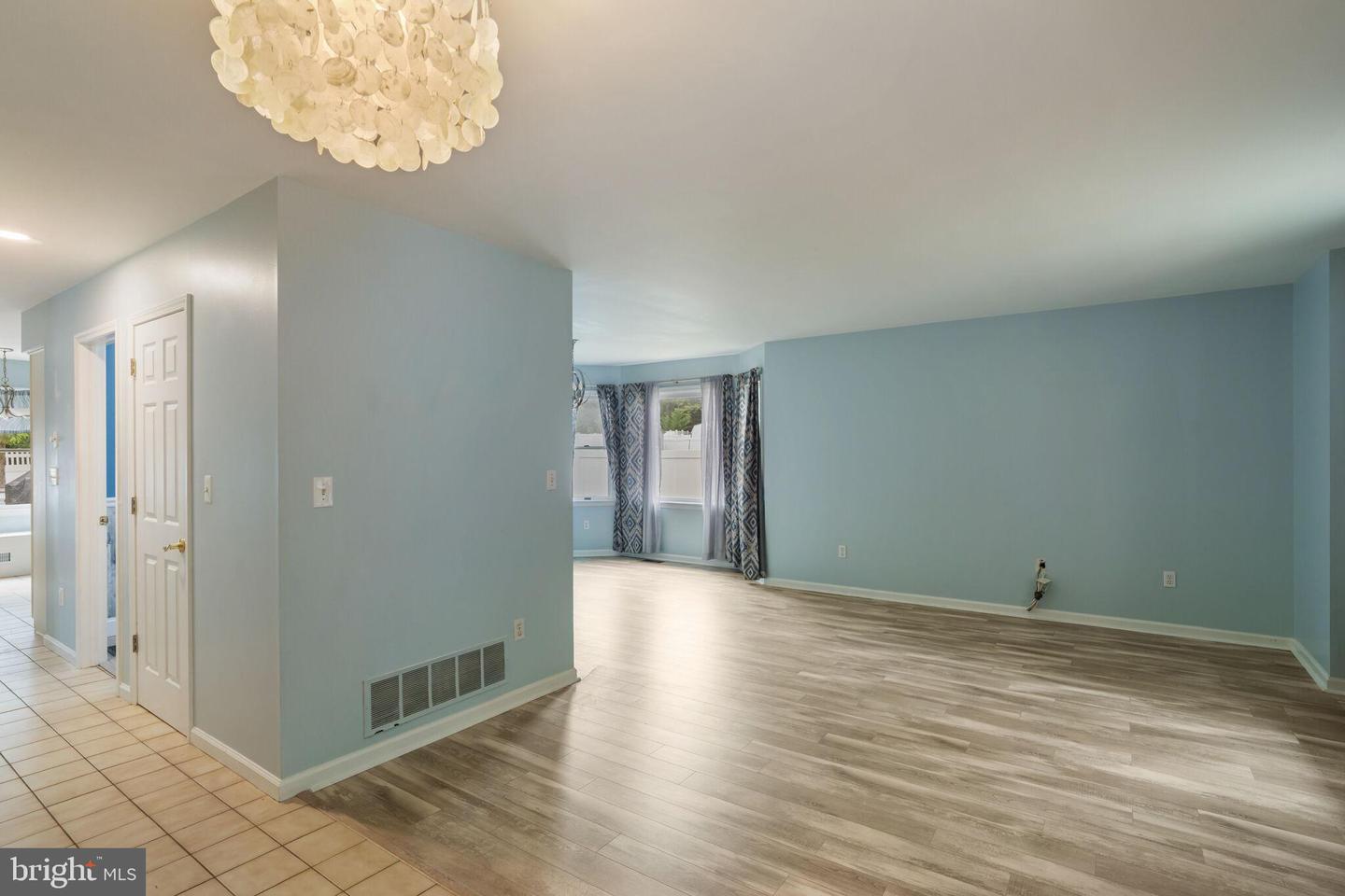 217 Lazy Oak Ln