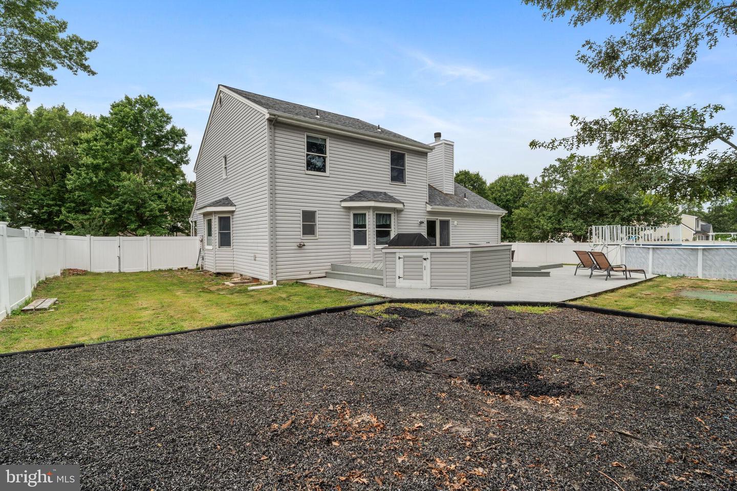 217 Lazy Oak Ln