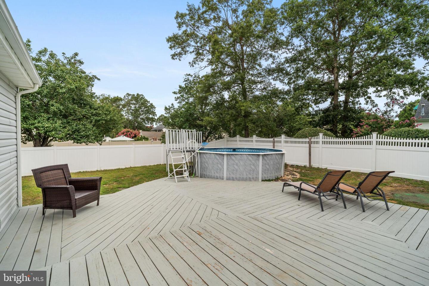 217 Lazy Oak Ln