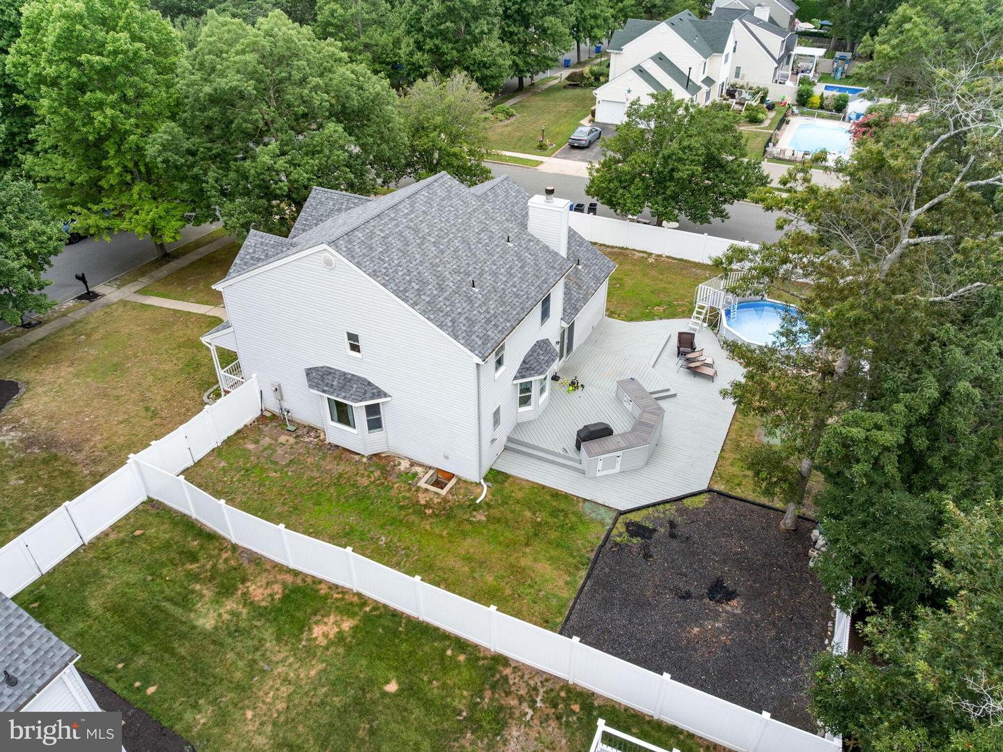 217 Lazy Oak Ln