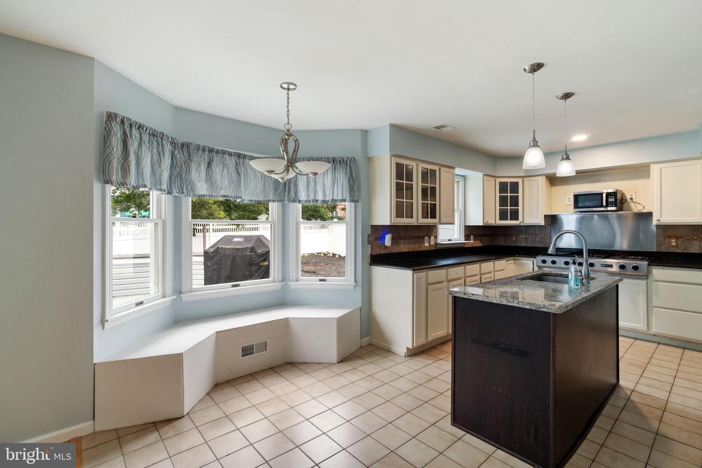 217 Lazy Oak Ln