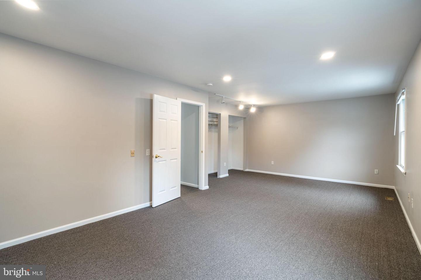 217 Lazy Oak Ln