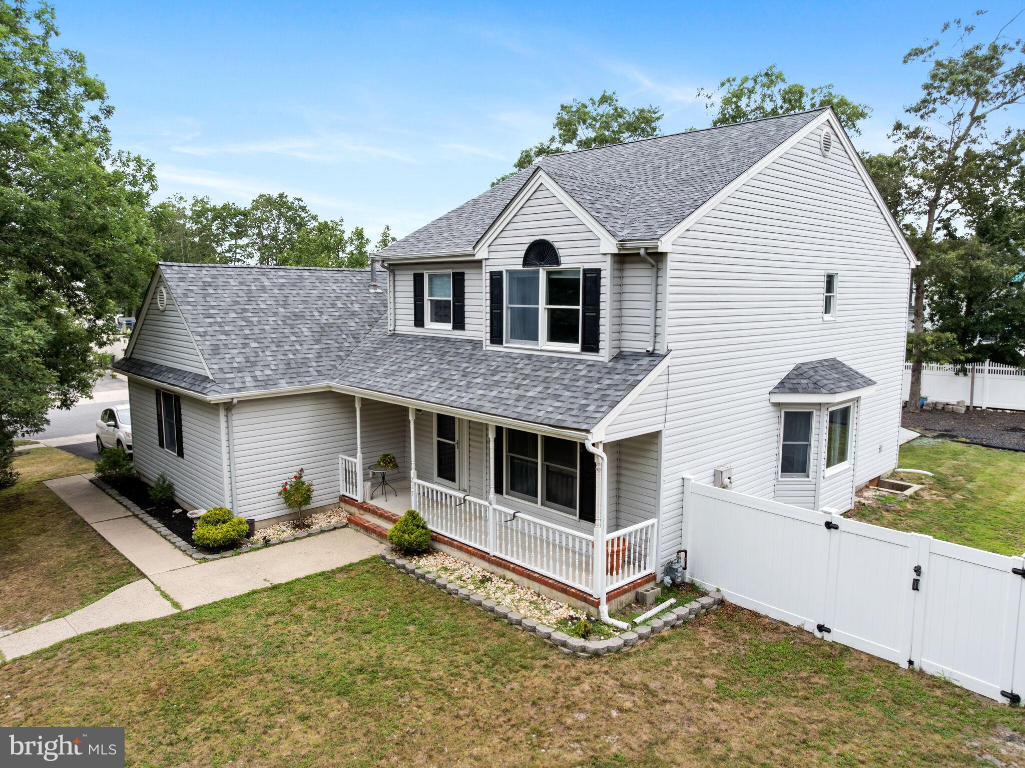 217 Lazy Oak Ln