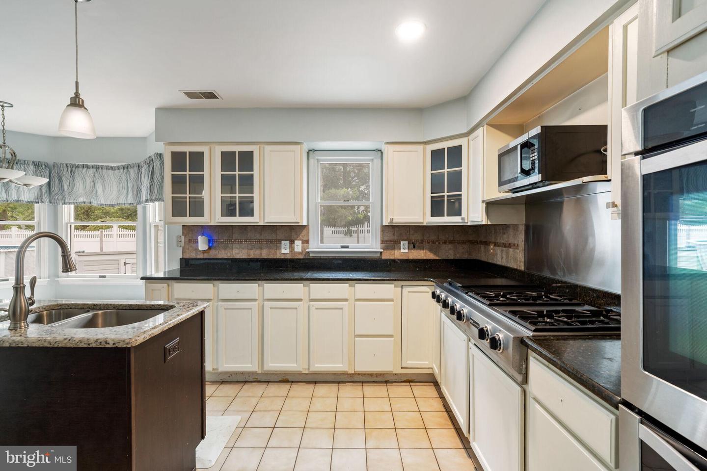 217 Lazy Oak Ln