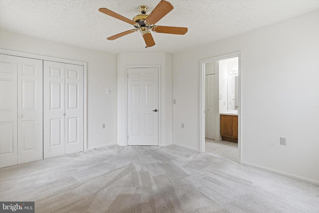 25 WILLOW DRIVE