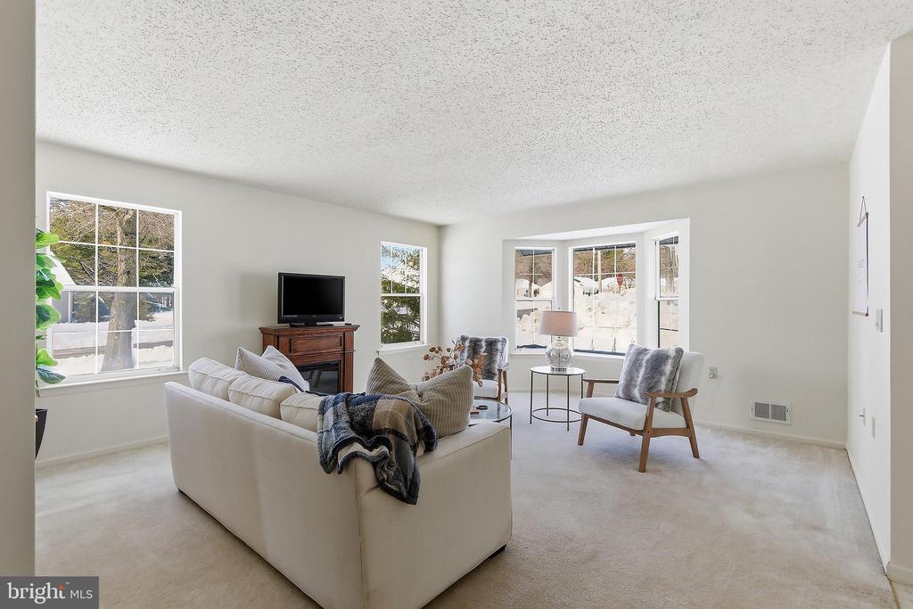 25 WILLOW DRIVE