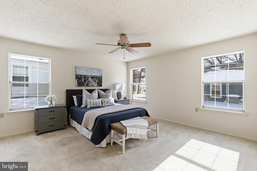 25 WILLOW DRIVE