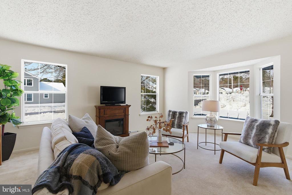 25 WILLOW DRIVE