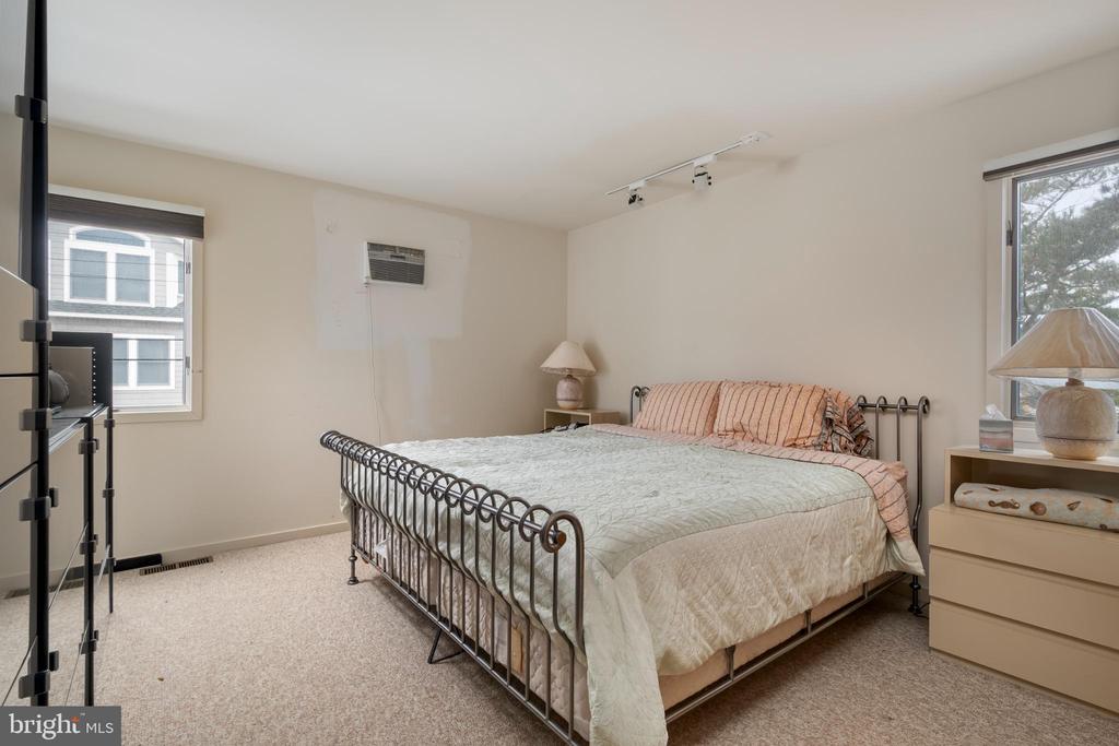 1087 LONG BEACH A
