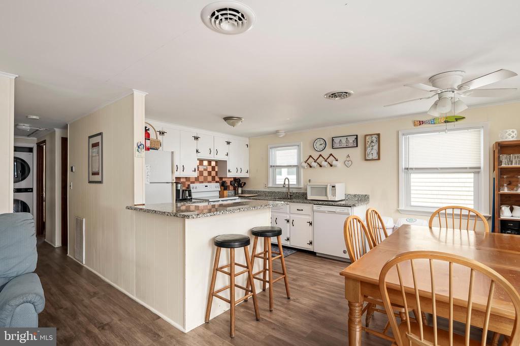 109 E 28TH ST