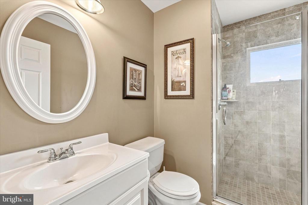 256 W 10TH STREET
