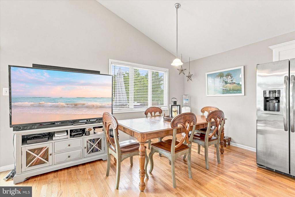 256 W 10TH STREET