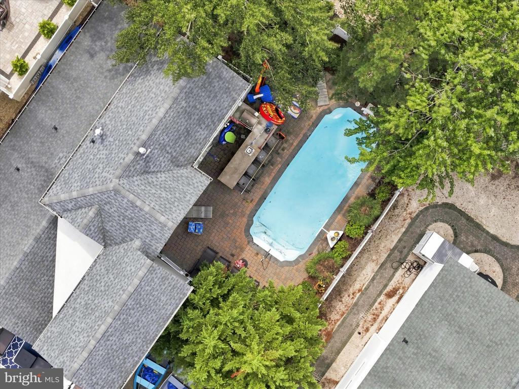 256 W 10TH STREET