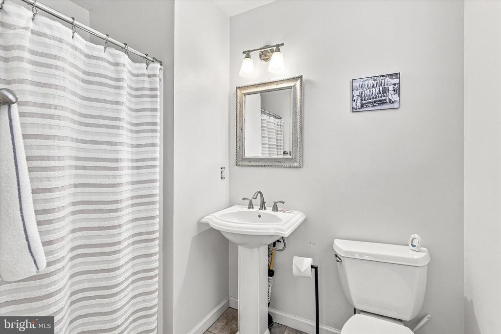 256 W 10TH STREET