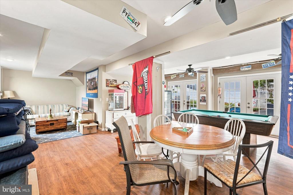 256 W 10TH STREET