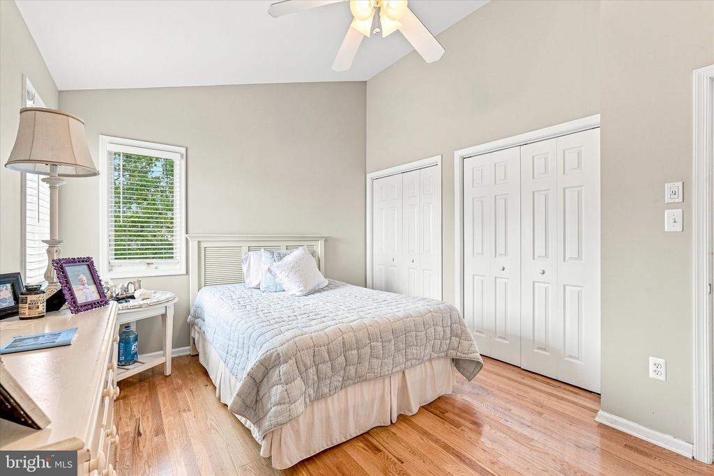 256 W 10TH STREET
