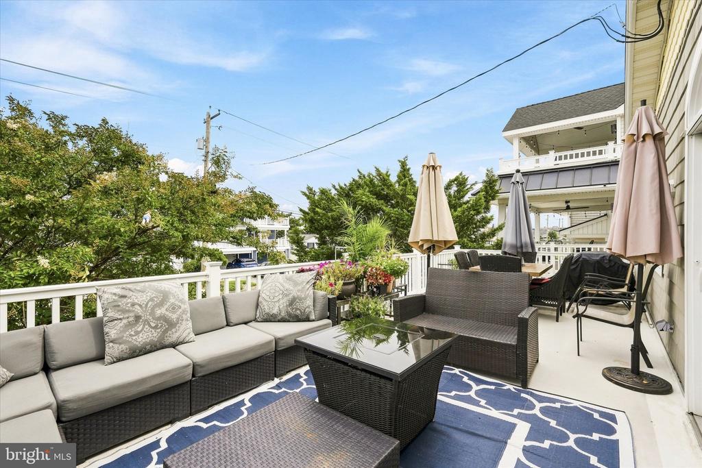 256 W 10TH STREET