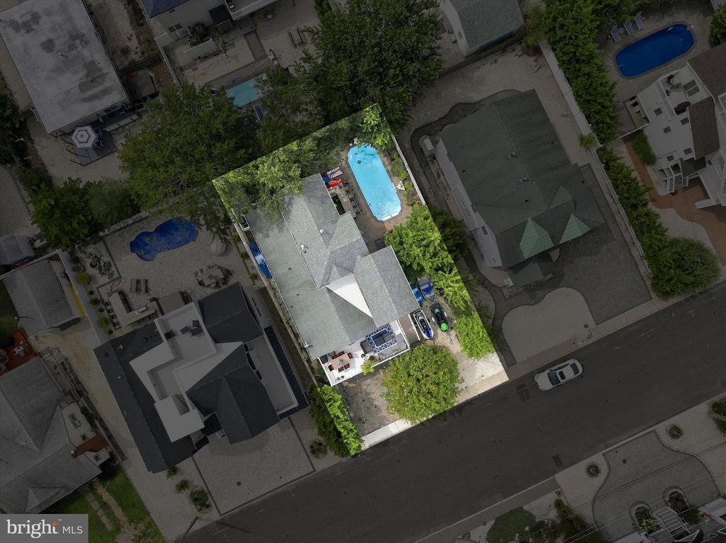 256 W 10TH STREET