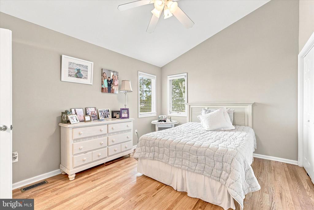 256 W 10TH STREET