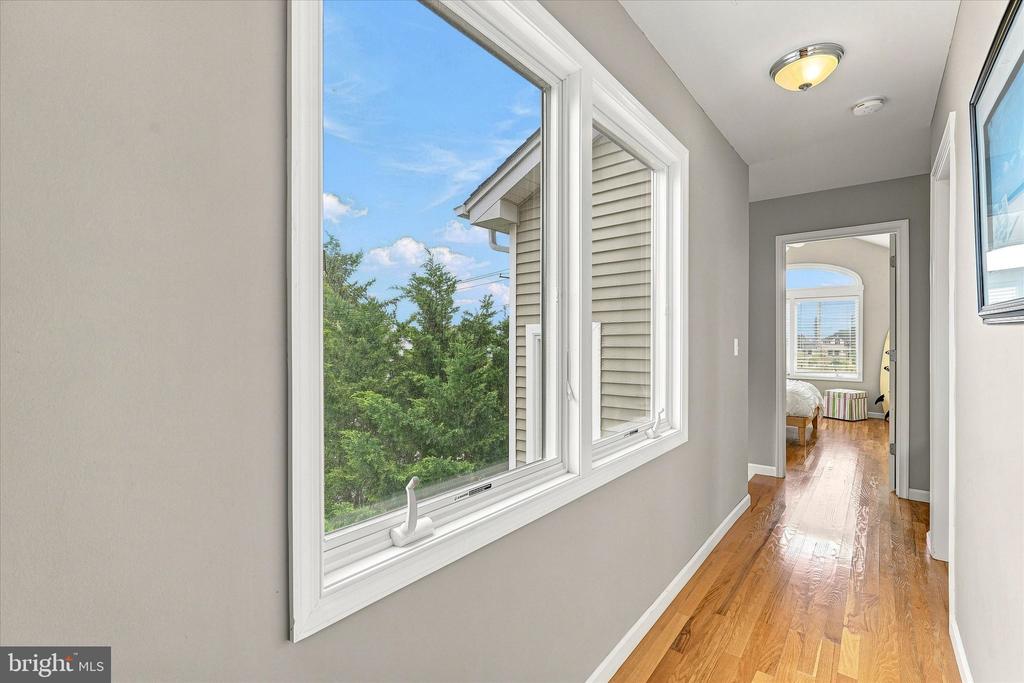 256 W 10TH STREET