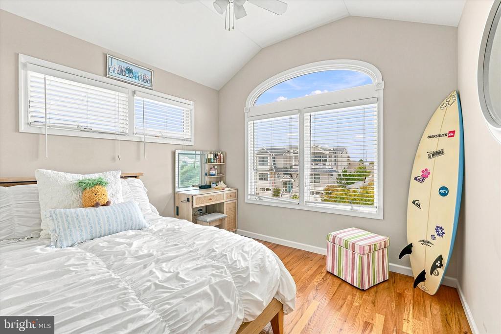 256 W 10TH STREET