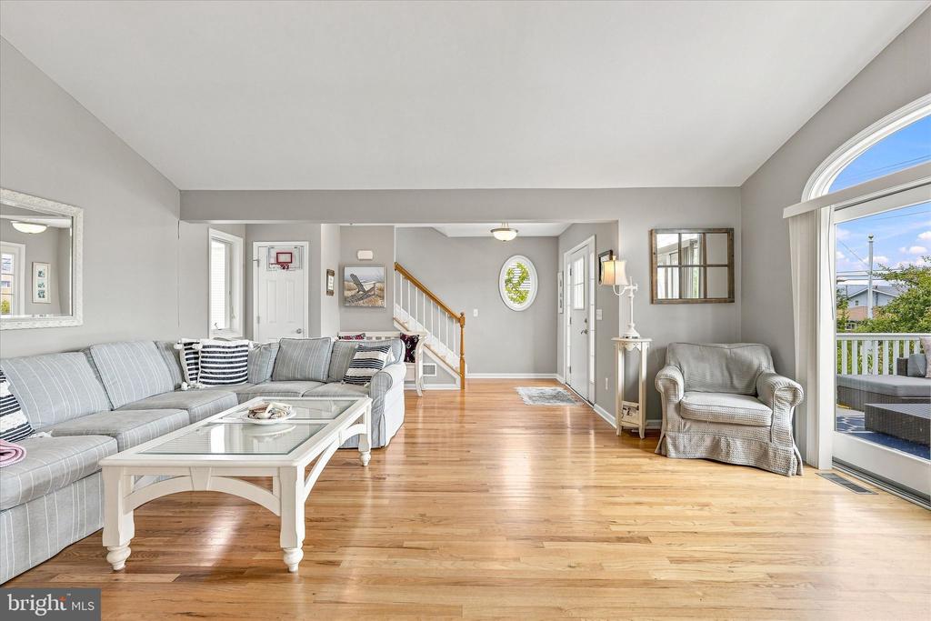 256 W 10TH STREET