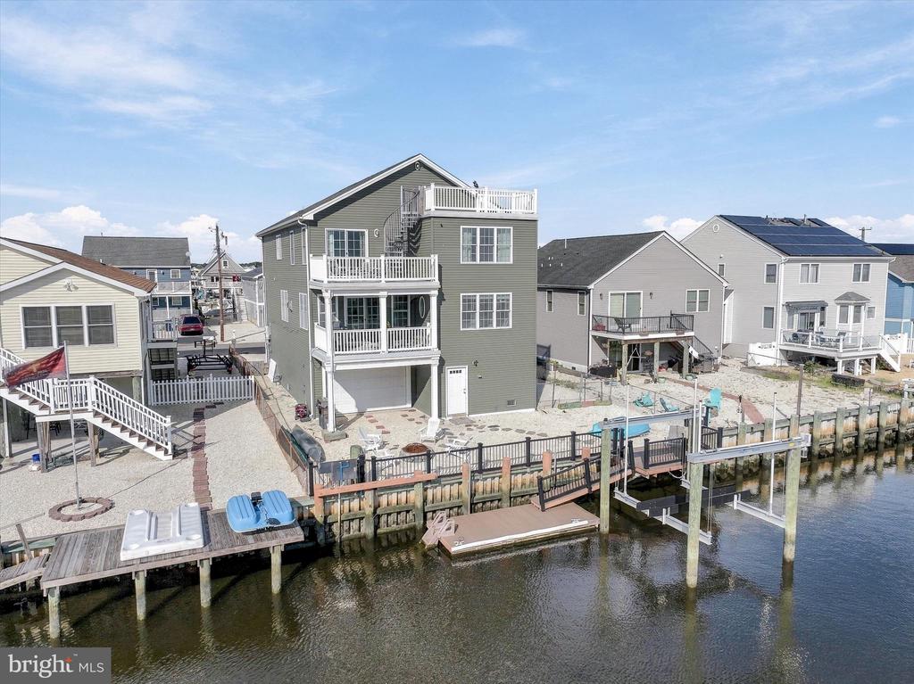 7 W NAVASINK DRIVE