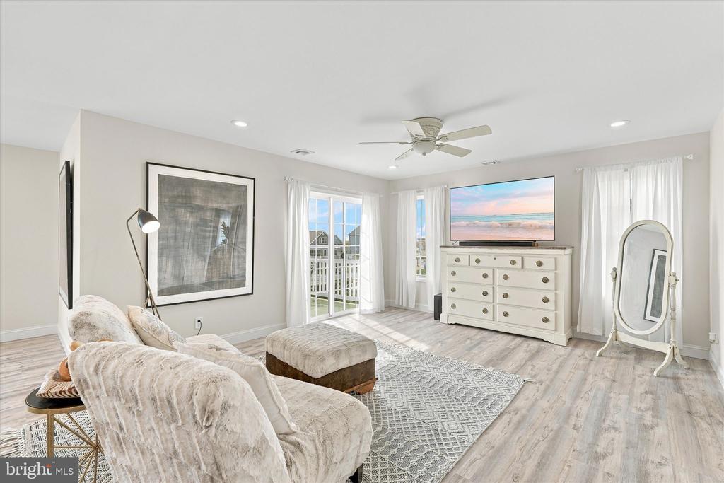 7 W NAVASINK DRIVE